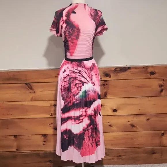 Pink and Black Pleated Blouse with Mandarin Collar - Picture 3 of 3